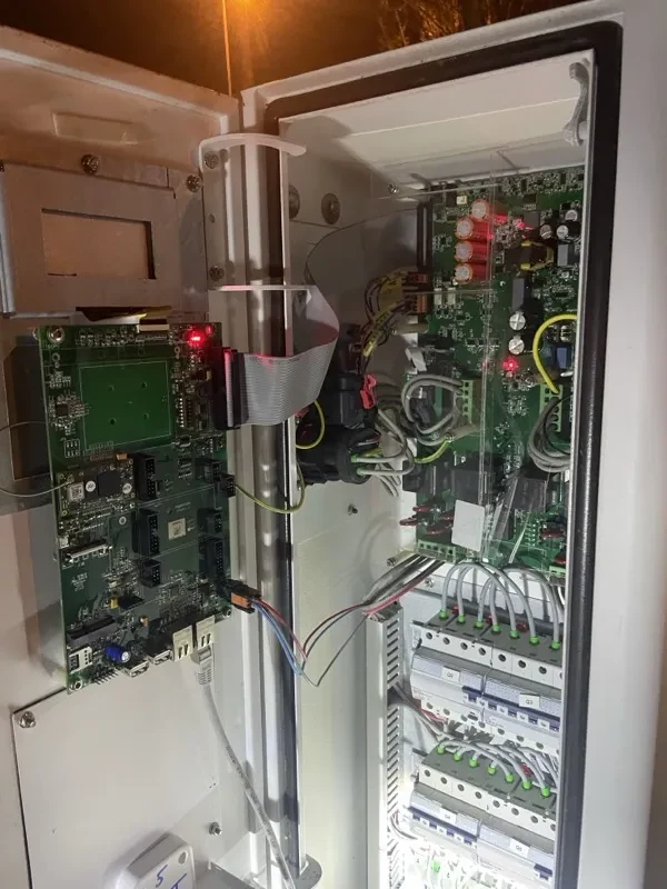 Pose du ruban AS-C dans une armoire